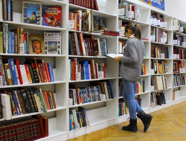 bookshelf-in-bookstore
